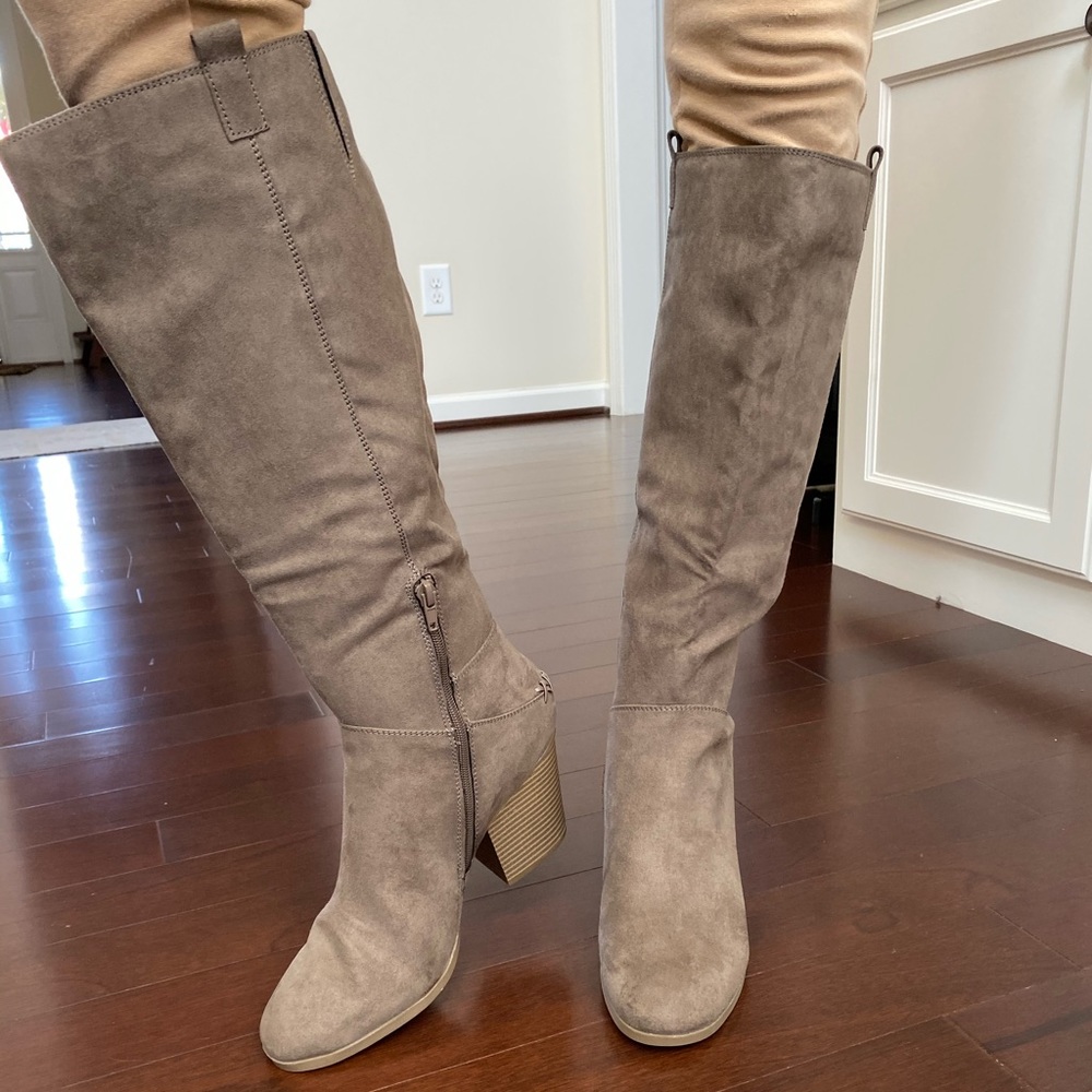 Dress boots 👢 with block heel